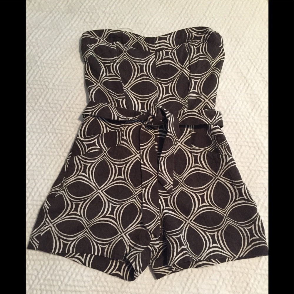 Banana Republic romper w/pockets Chocolate & white